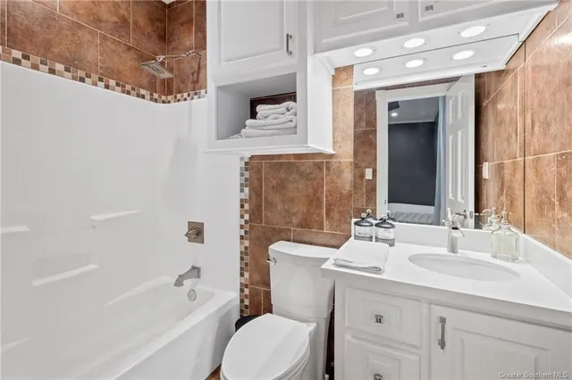 $695,000 | 720 You Winn Road, Lake Charles, LA 70611