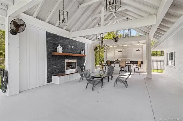 $695,000 | 720 You Winn Road, Lake Charles, LA 70611