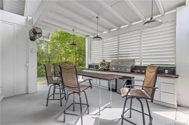 $695,000 | 720 You Winn Road, Lake Charles, LA 70611