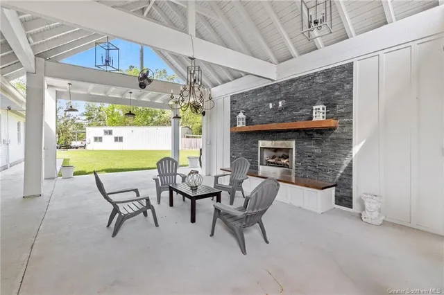 $695,000 | 720 You Winn Road, Lake Charles, LA 70611