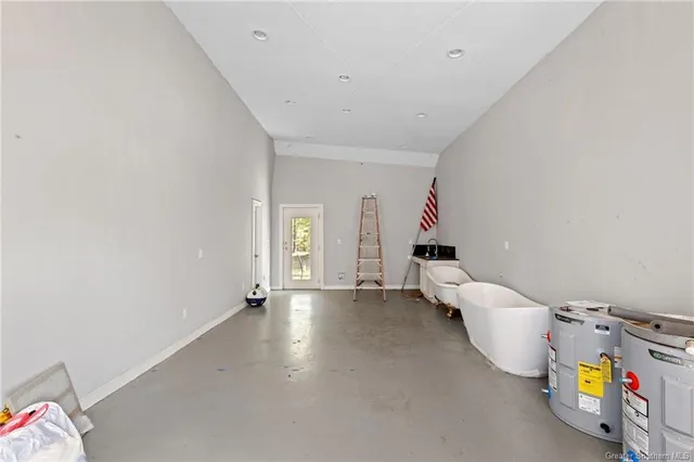 $695,000 | 720 You Winn Road, Lake Charles, LA 70611