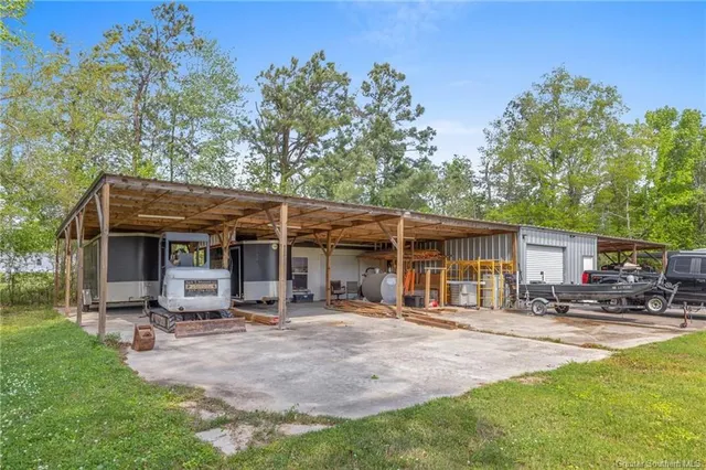 $695,000 | 720 You Winn Road, Lake Charles, LA 70611
