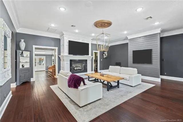 $695,000 | 720 You Winn Road, Lake Charles, LA 70611