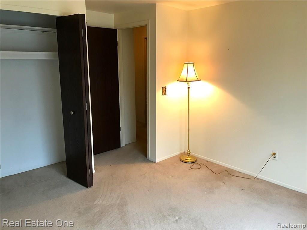 321 Willow Grove Lane Rochester, MI 48307 - Photo 24 of 27 BEDROOM 2 LARGE CLOSET