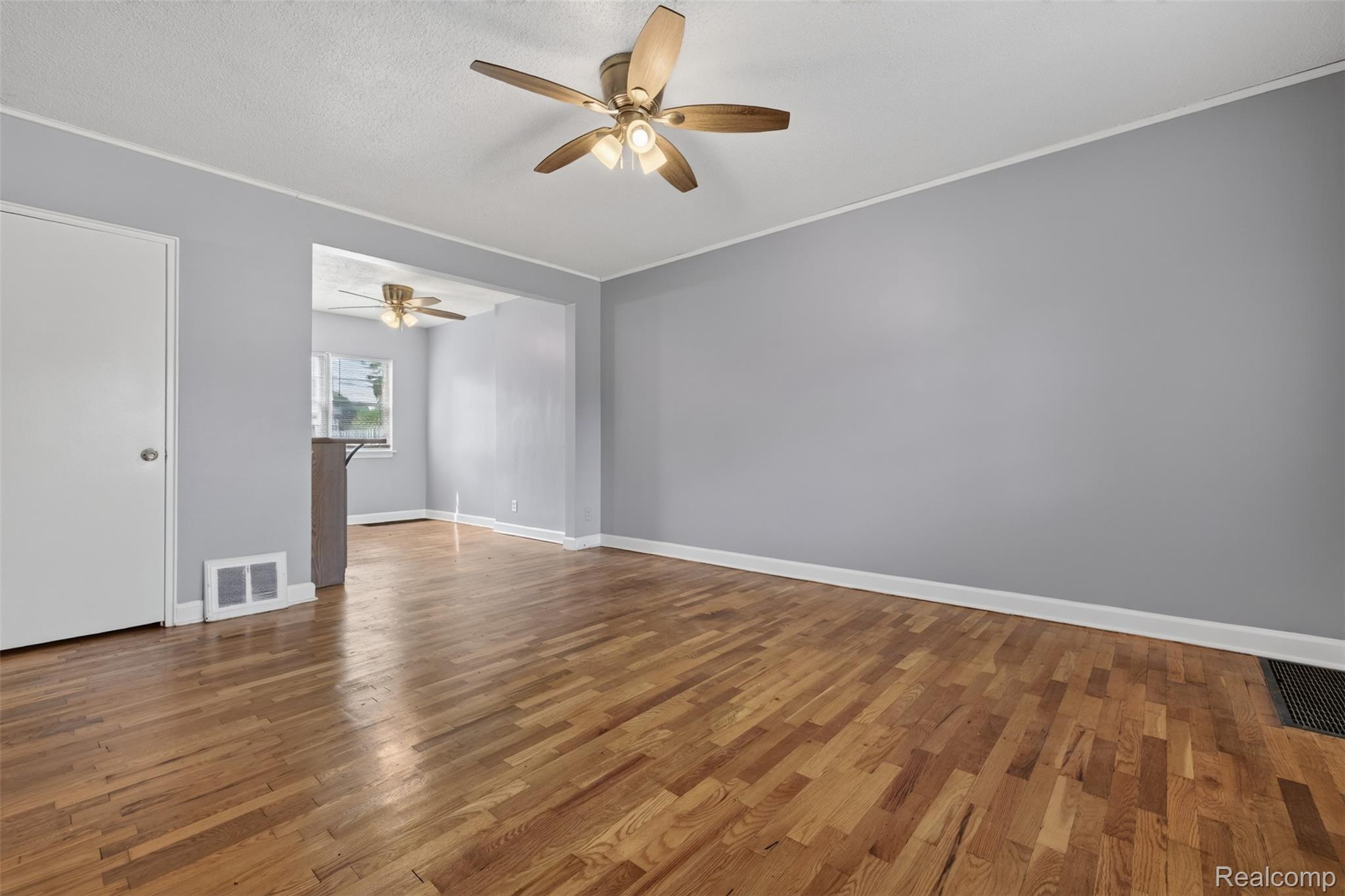 5) Living Room.jpg