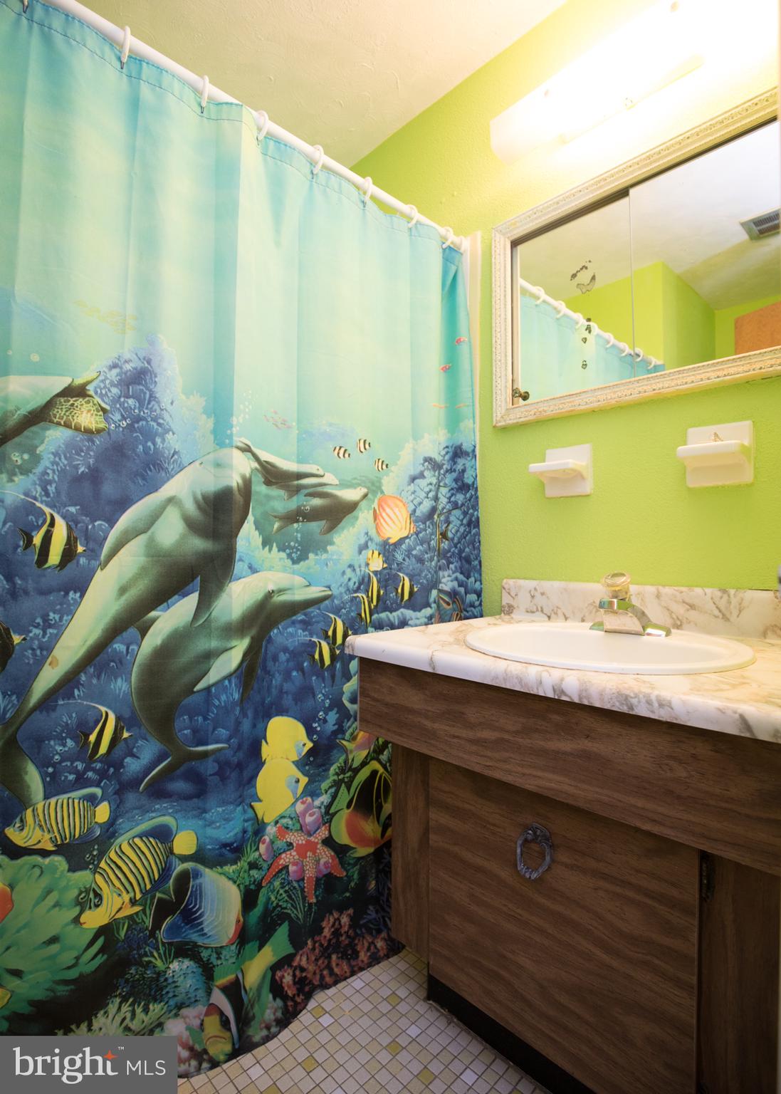 12231 Barbary Road Philadelphia, PA 19154 - Photo 22 of 38 Bathroom