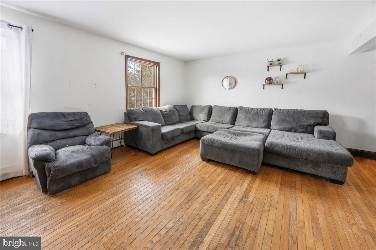 2414 Church Road Cinnaminson, NJ 08077 - Photo 18 of 41 Bight natural light