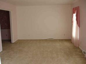 7509 Riding Trail Road Charlotte, NC 28212 - Photo 2 of 6 a view of an empty room
