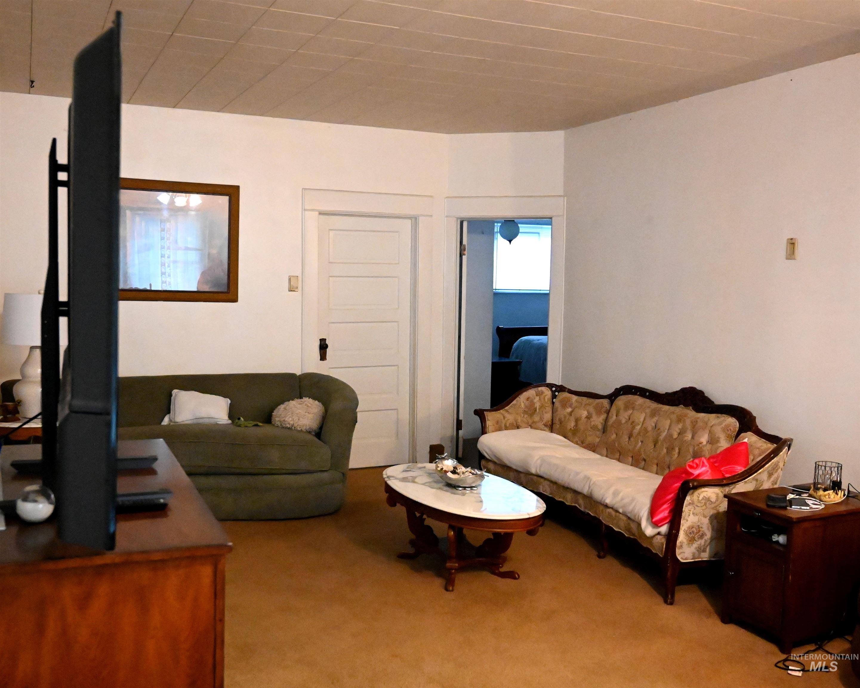 646 Riverside Avenue Orofino, ID 83544 - Photo 2 of 23 View of carpeted living room