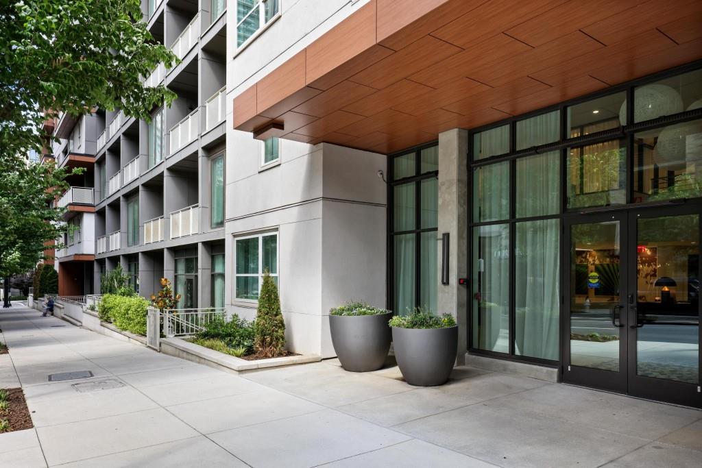 775 Juniper Street Northeast, Unit 602 Atlanta, GA 30308 - Photo 3 of 40 a view of a potted plants in front of a building