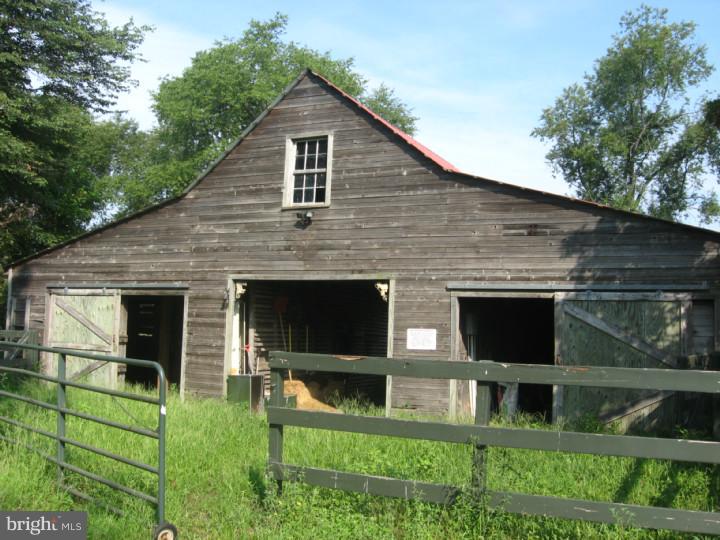 2225 Fostertown Road Hainesport, NJ 08036 - Photo 6 of 25 Barn