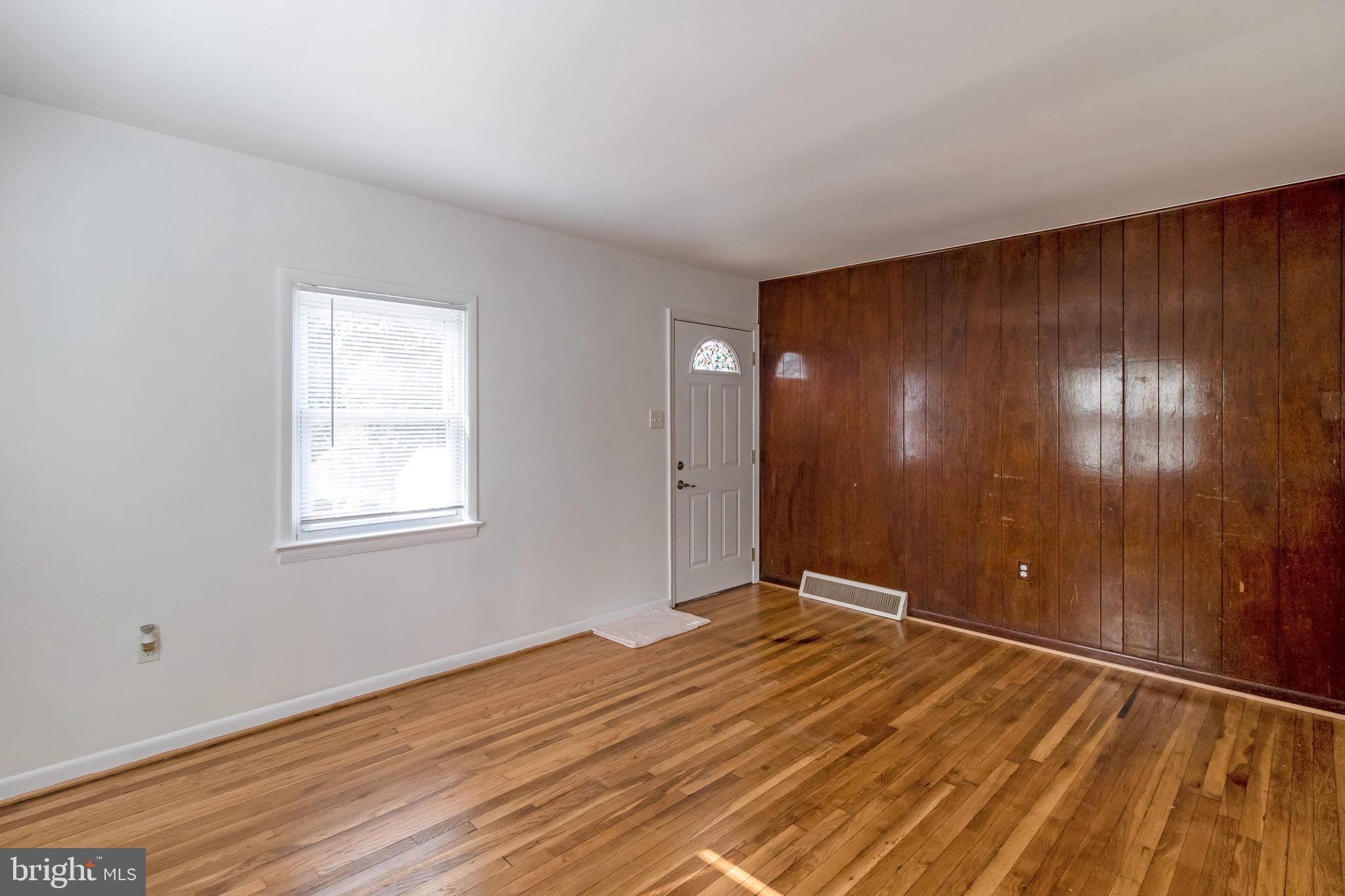 11521 Goodloe Road Silver Spring, MD 20906 - Photo 12 of 21 Living Room