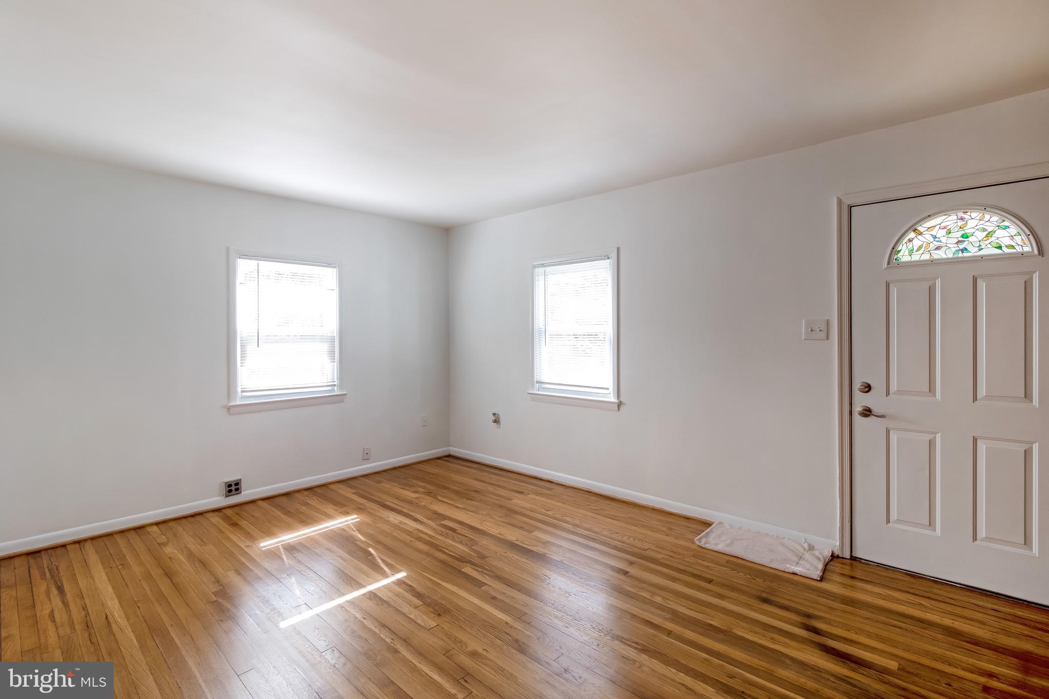 11521 Goodloe Road Silver Spring, MD 20906 - Photo 13 of 21 Living Room
