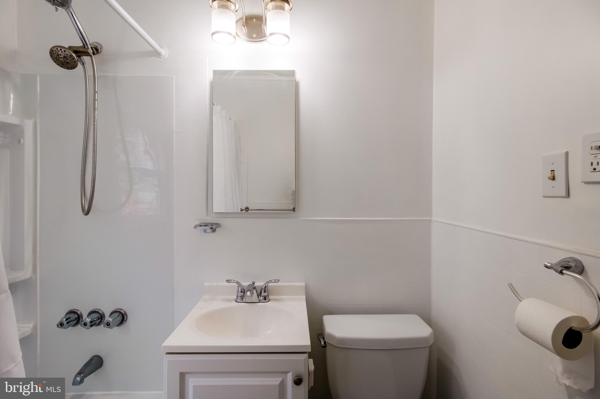 11521 Goodloe Road Silver Spring, MD 20906 - Photo 9 of 21 Main floor bath