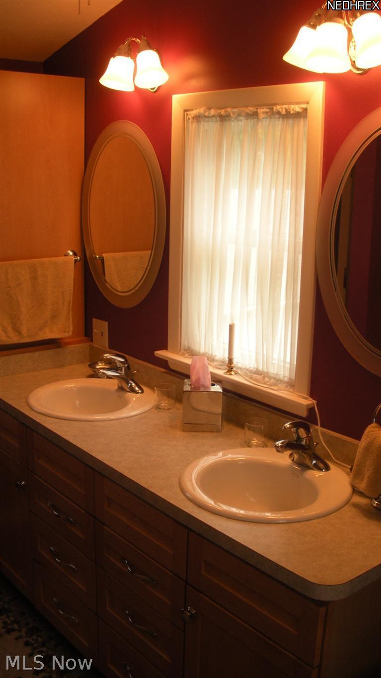 1251 Churchill Road Lyndhurst, OH 44124 - Photo 15 of 25 Jack and Jill Bath, Master and Bedroom