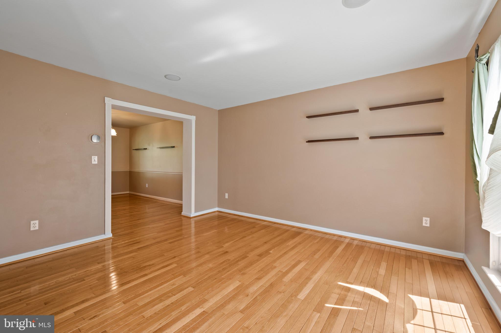 9254 Cartersville Road Columbia, MD 21046 - Photo 6 of 29 Living room