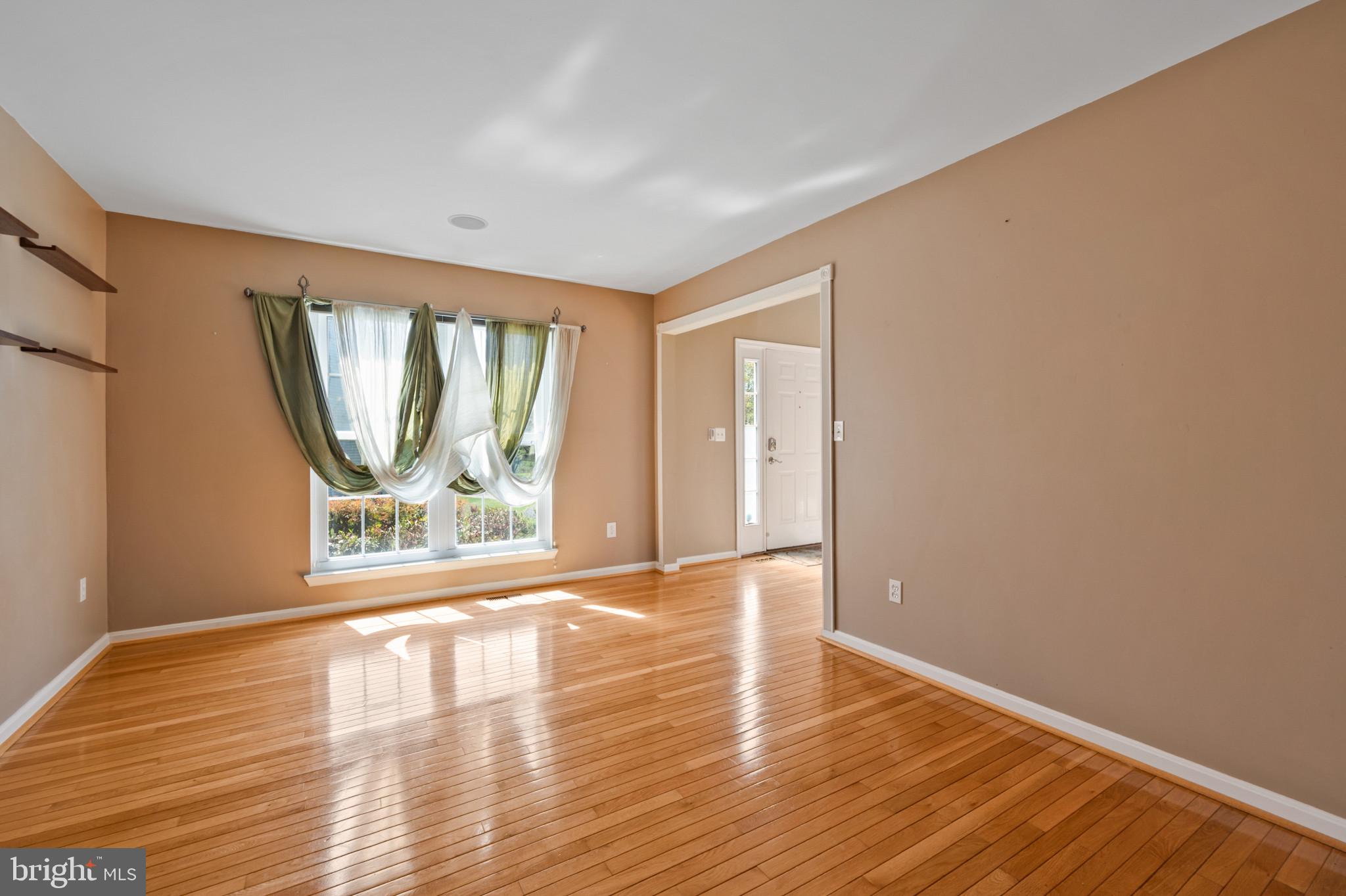 9254 Cartersville Road Columbia, MD 21046 - Photo 7 of 29 Living room