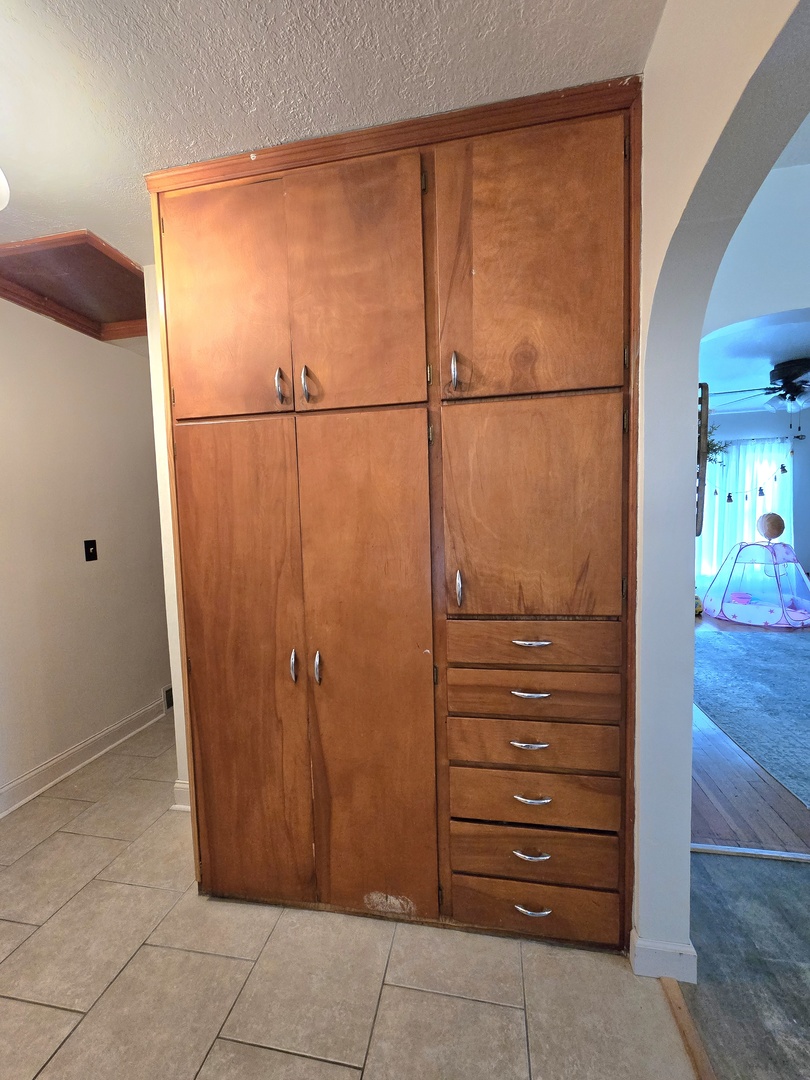 255 South Fourth Street Clifton, IL 60927 - Photo 20 of 34 a view of a walk in closet