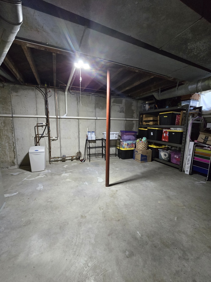 255 South Fourth Street Clifton, IL 60927 - Photo 29 of 34 a view of parking garage with