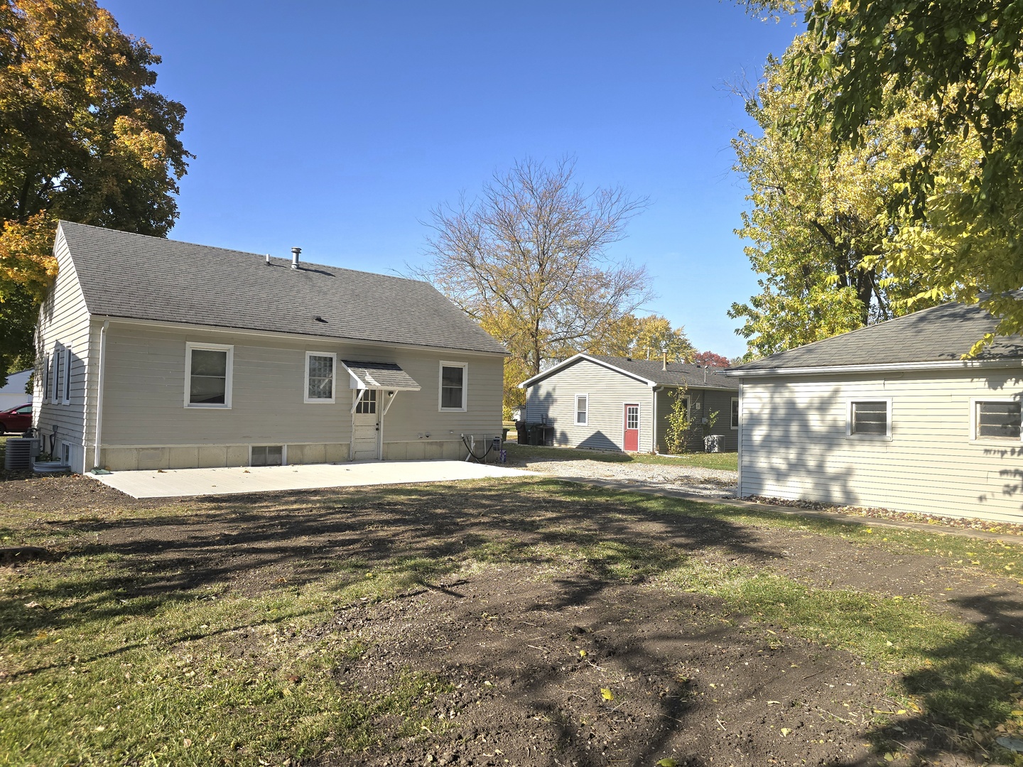 255 South Fourth Street Clifton, IL 60927 - Photo 33 of 34 a view of a house with a yard