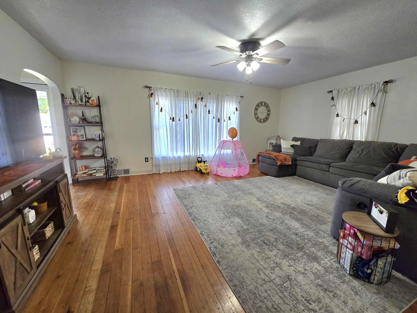 255 South Fourth Street Clifton, IL 60927 - Photo 5 of 34 a living room with furniture and a wooden floor