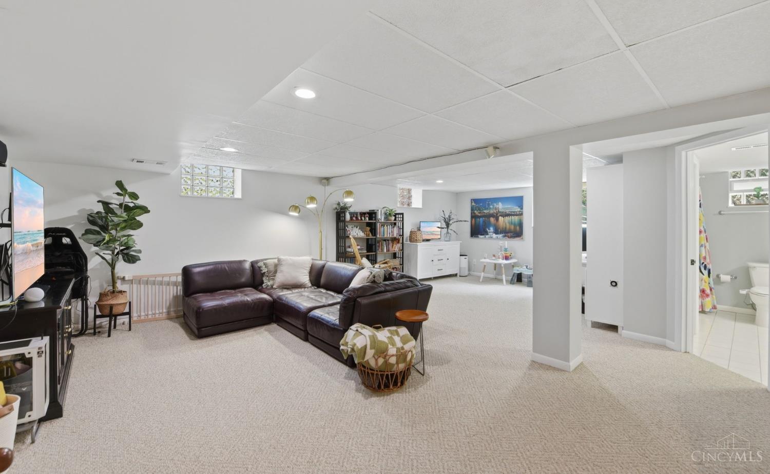 345 Fleming Road Wyoming, OH 45215 - Photo 21 of 34