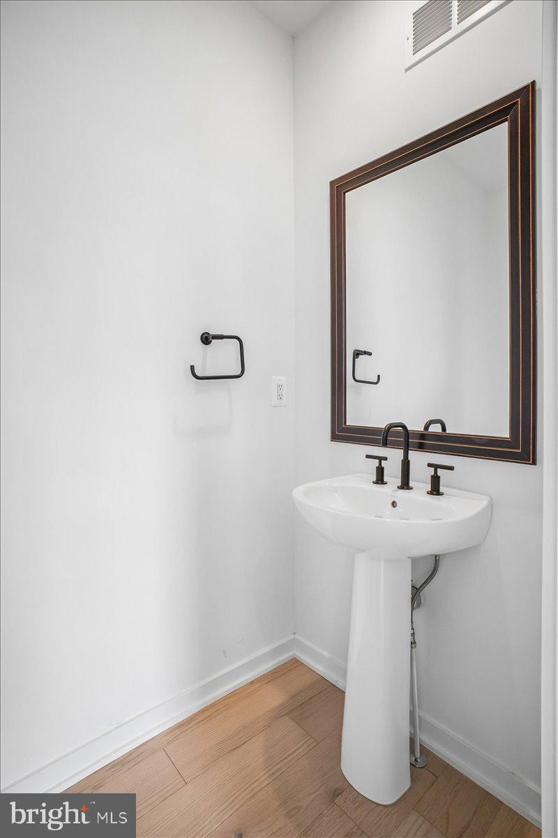 11711 Paysons Way Reston, VA 20191 - Photo 48 of 64 Loft Level Powder Room