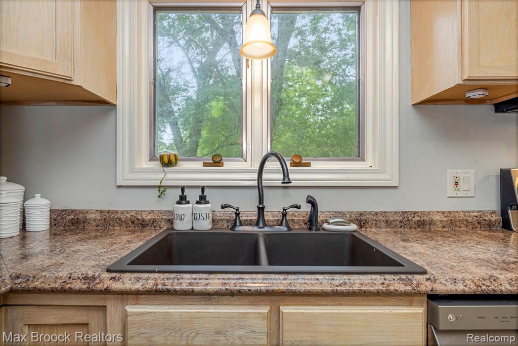 32560 Hearthstone Road Farmington, MI 48334 - Photo 8 of 31