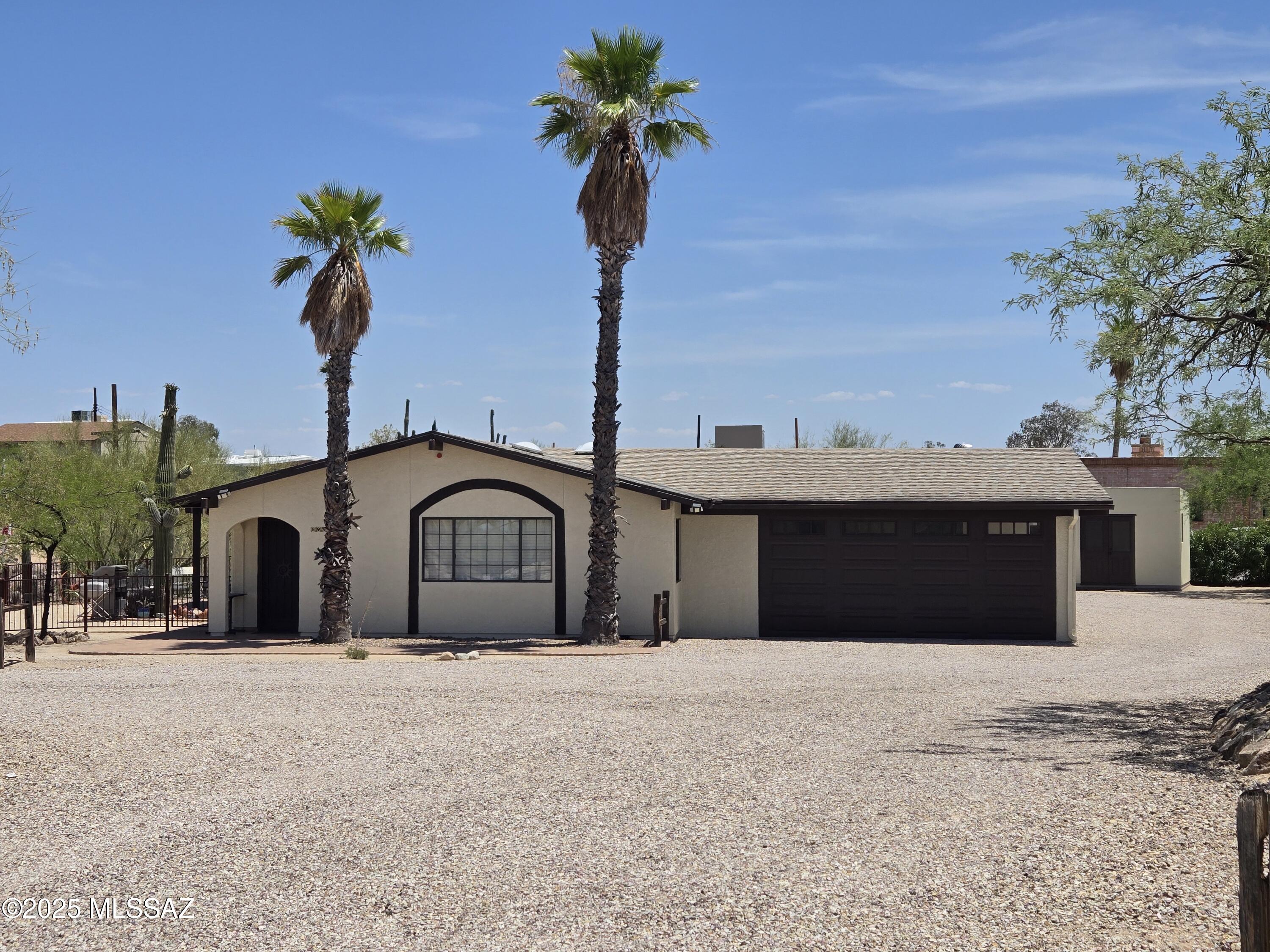 895 West Roller Coaster Road Tucson, AZ 85704 - Photo 1 of 24 Gallery Image 1