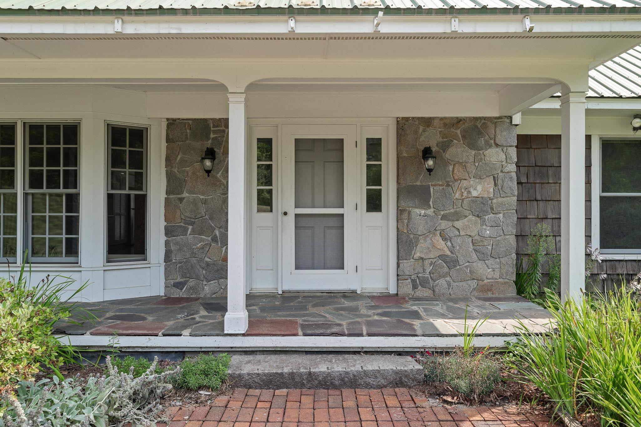 593 Red Barn Road Hartford, VT 05001 - Photo 5 of 50