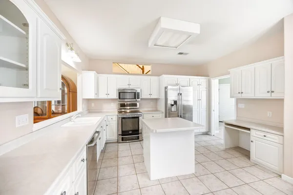 $660,000 | 1320 Heritage Avenue Northwest, Hutchinson, MN 55350