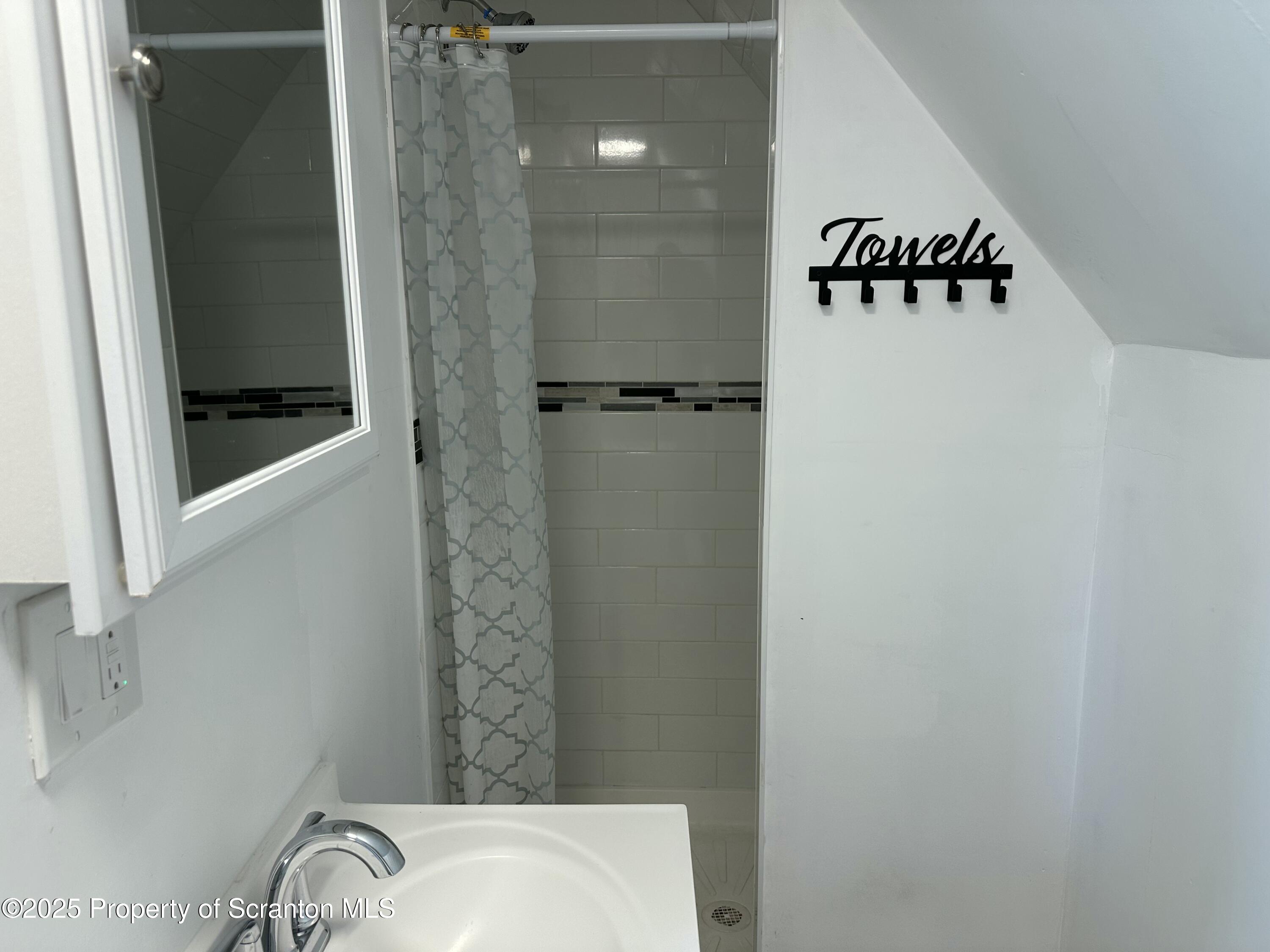 930 Madison Avenue, Unit B Scranton, PA 18510 - Photo 24 of 25 IMG_2467