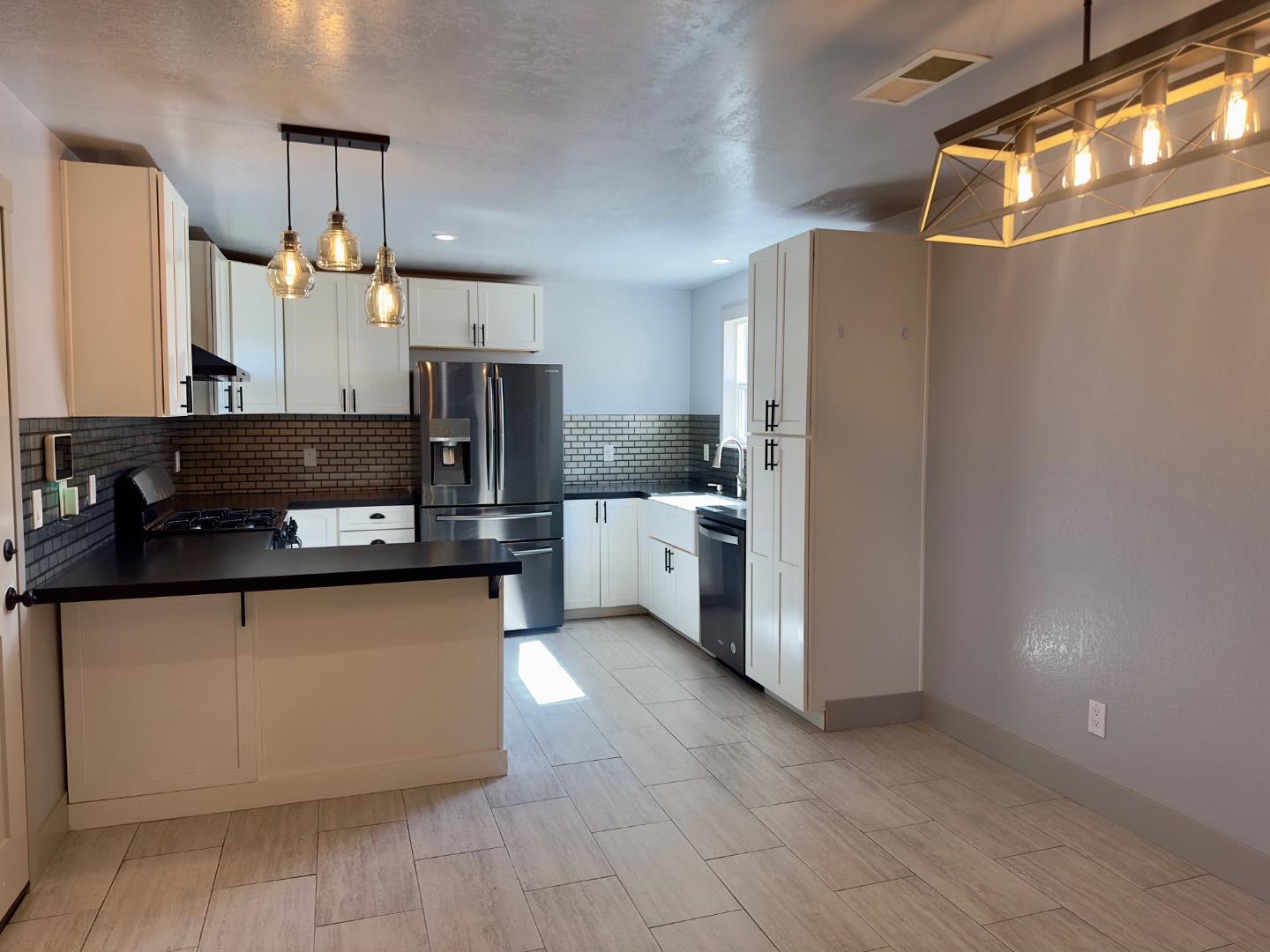 1640 Ukiah Way Salinas, CA 93906 - Photo 12 of 34