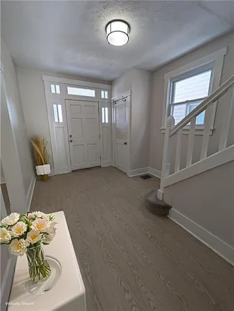 a view of livingroom with furniture