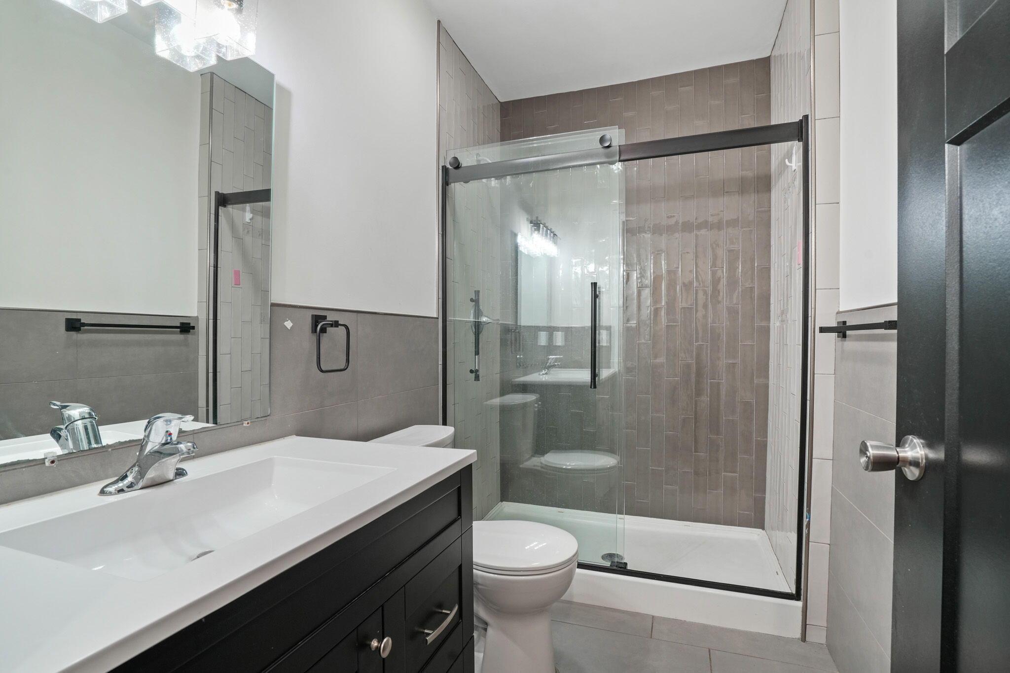2278 Ridgeway Avenue Columbus, OH 43219 - Photo 7 of 14 Full Bath #1