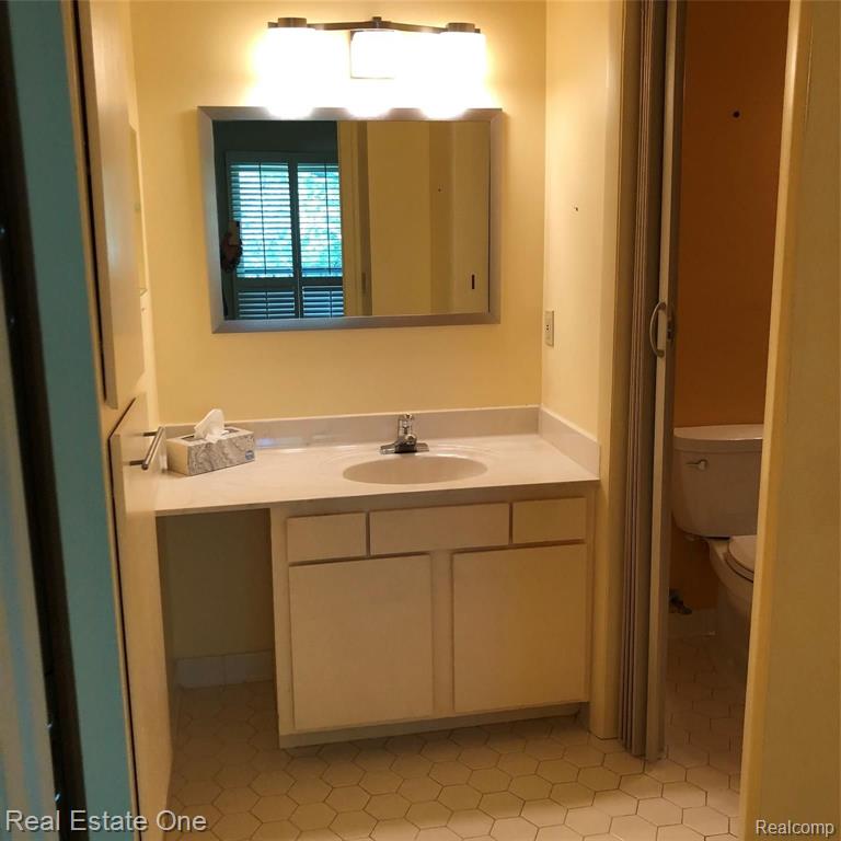 804 Oak Brook Ridge Drive Rochester Hills, MI 48307 - Photo 14 of 24