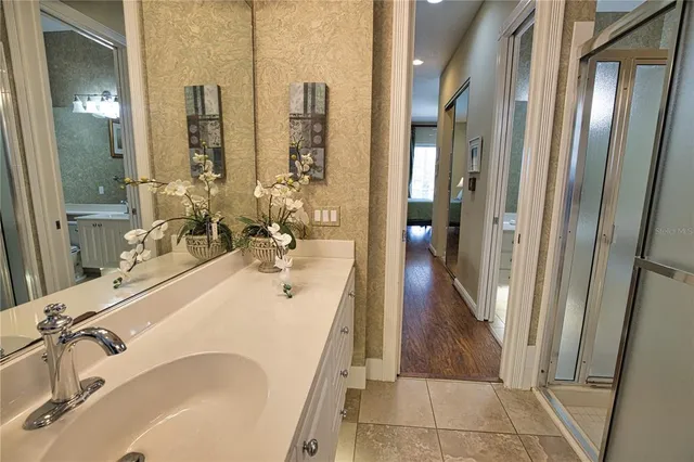 a en suite bathroom with a sink and a mirror