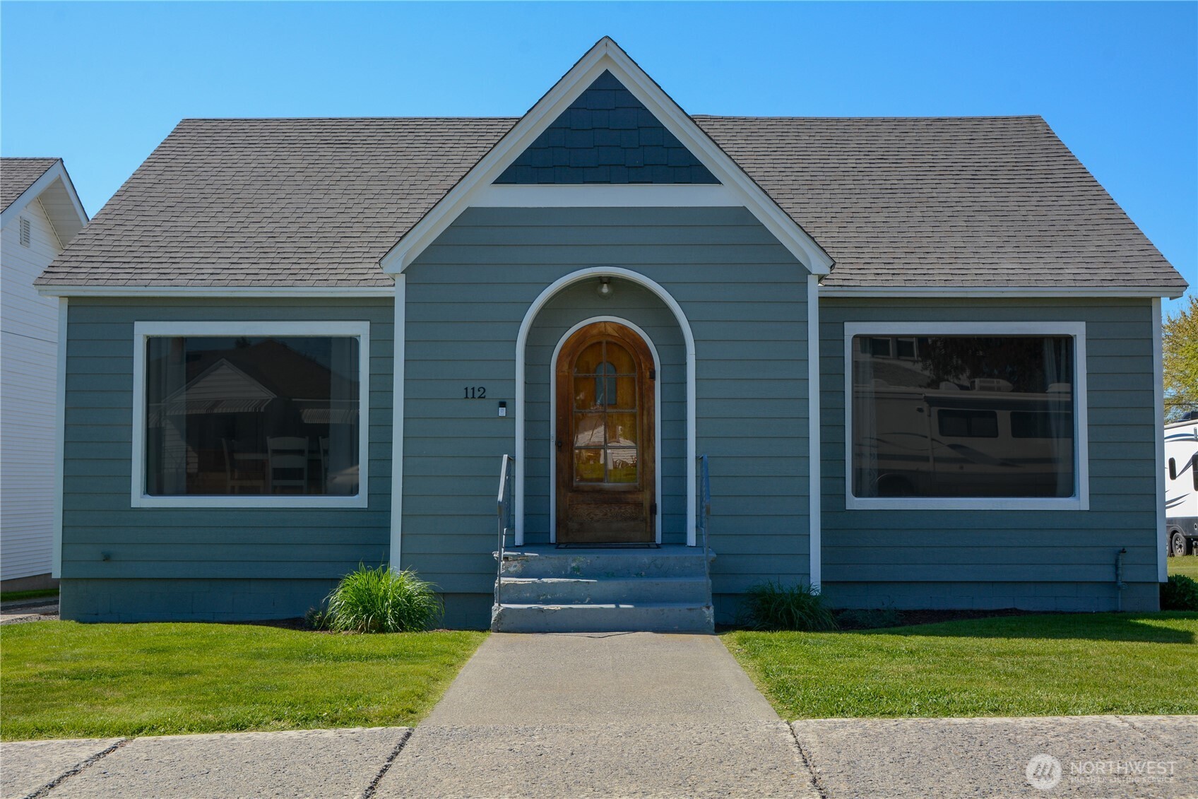 112 East 5th Street Lind, WA 99341 - Photo 1 of 39 a front view of a house with garden