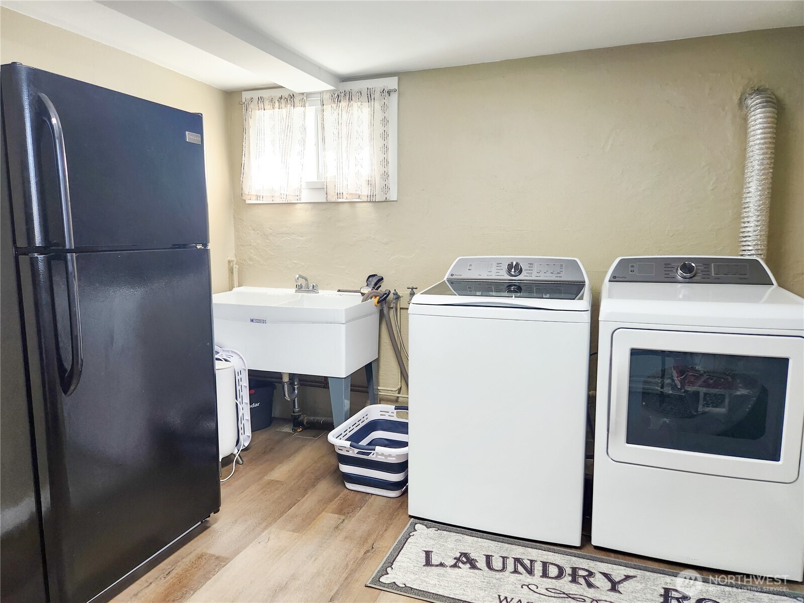 112 East 5th Street Lind, WA 99341 - Photo 28 of 39 a utility room with dryer and washer