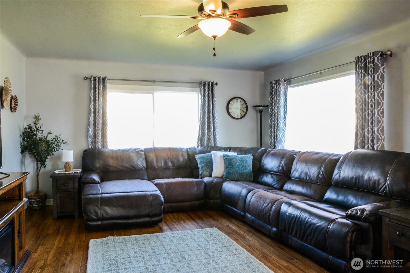 112 East 5th Street Lind, WA 99341 - Photo 3 of 39 a living room with furniture and a window