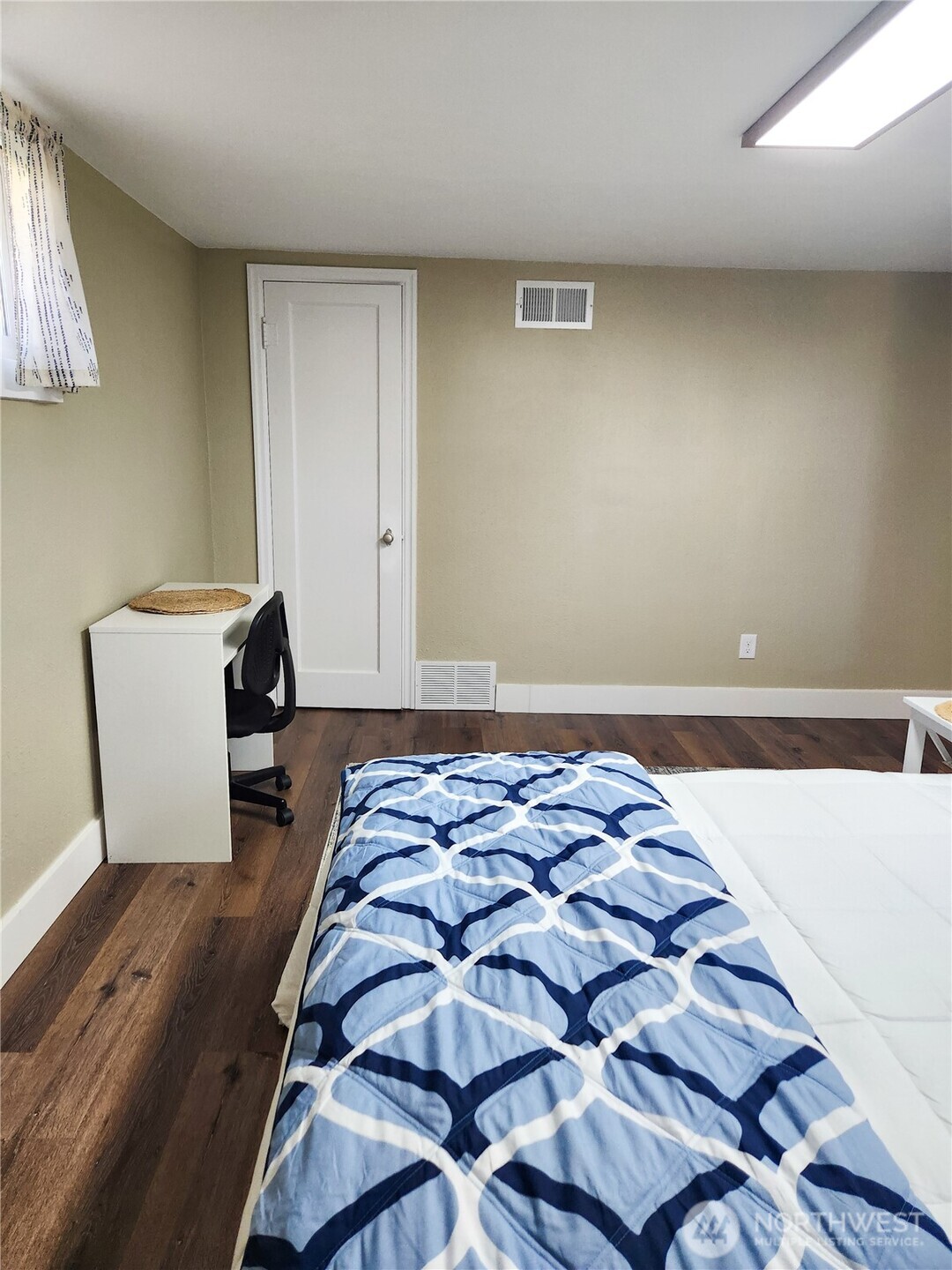 112 East 5th Street Lind, WA 99341 - Photo 31 of 39 a bedroom with a bed and a lamp
