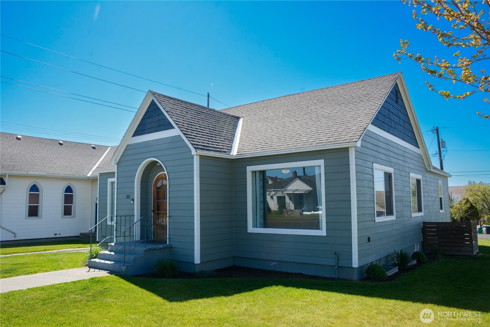 112 East 5th Street Lind, WA 99341 - Photo 38 of 39 a front view of a house with yard