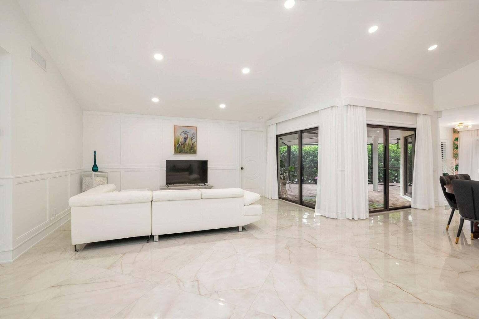 16965 Freshwind Circle Jupiter, FL 33477 - Photo 4 of 26 20241118091126280036000000-o