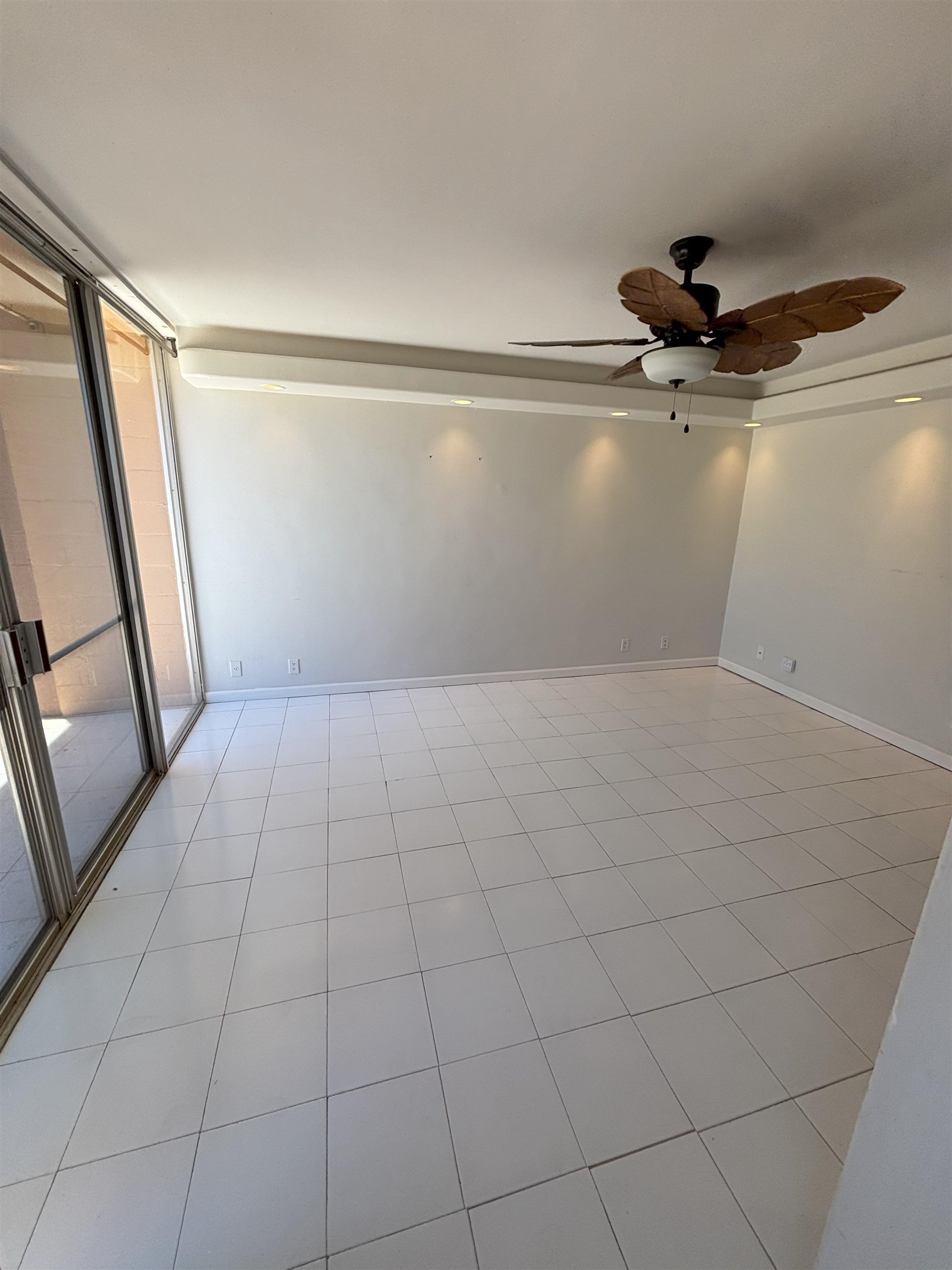 3660 Lower Honoapiilani Road, Unit 101 Lahaina, HI 96761 - Photo 3 of 15 Living Room