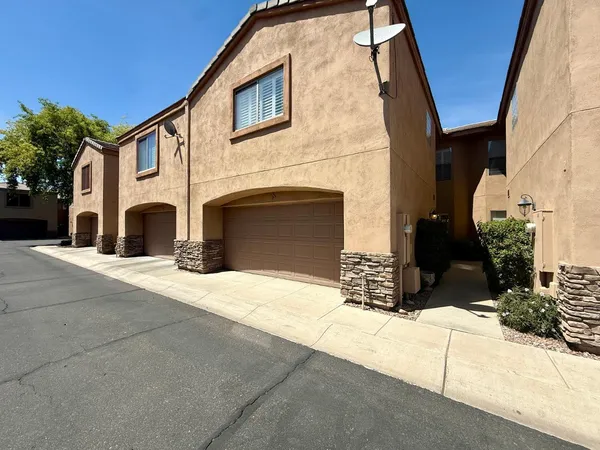 $2,499 | 4140 North 21st Street, Unit 3, Phoenix, AZ 85016