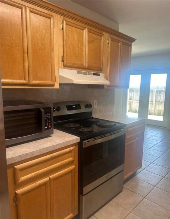 15618 Cruiser Street Corpus Christi, TX 78418 - Photo 4 of 14 a kitchen with granite countertop a stove and a sink