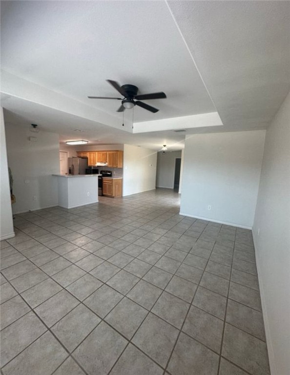 15618 Cruiser Street Corpus Christi, TX 78418 - Photo 5 of 14 a view of a hallway