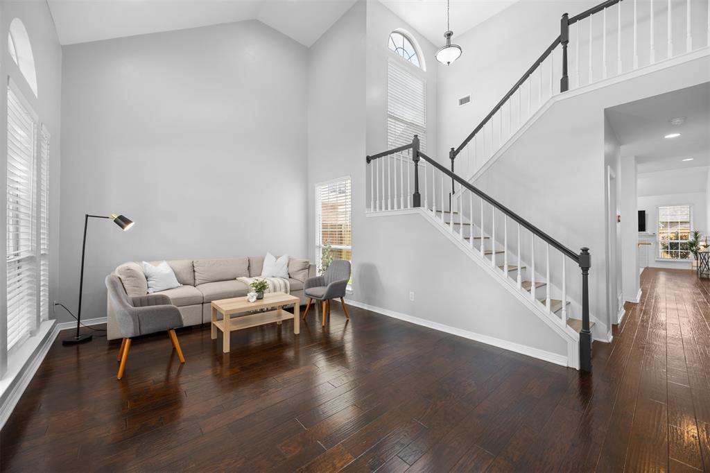 9446 Abbey Road Irving, TX 75063 - Photo 7 of 40