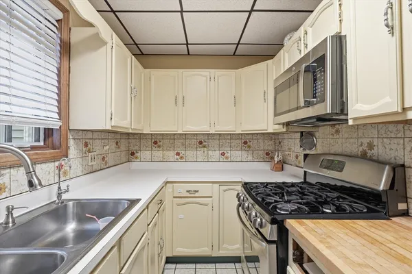 $499,900 | 6 Cranshaw Place, Lawrence, MA 01841