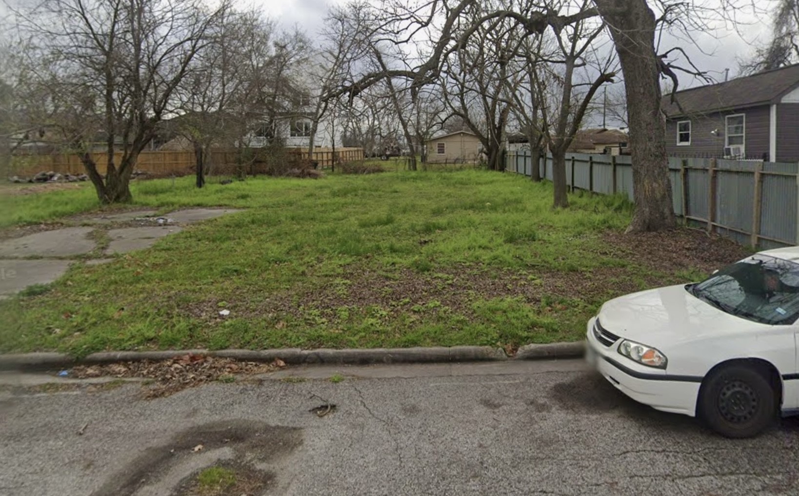 1504 East 33rd Street Houston, TX 77022 - Photo 2 of 2 a view of a yard with large tree